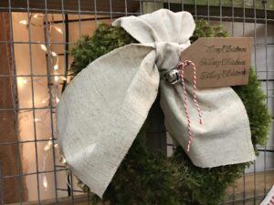 autumn-edwards-lala-designs-wreath-2-_vnterest-antiques