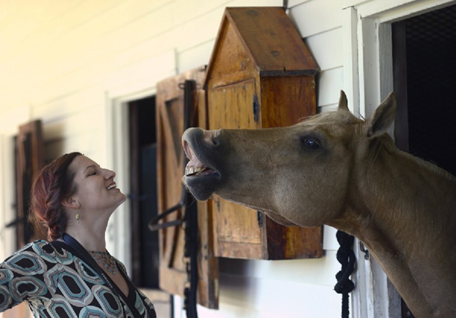 hollie-berry-with-horse