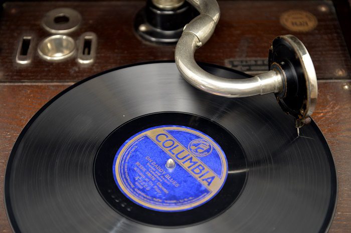 Lon Eldridge with a 1905 Victor V-2 phonograph at his Chattanooga home. Mr Eldridge collects vinyl records and restores phonographs. Thursday Aug 20, 2016 (Photo by Billy Weeks)