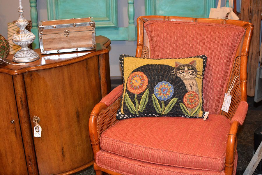 chair-with-cat-pillow