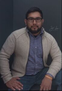 Alex Loza Suárez regularly does commission works and also teaches through his atelier, Loza Studio & Atelier of Figurative Art, and is on faculty at Lee College in Cleveland, TN.